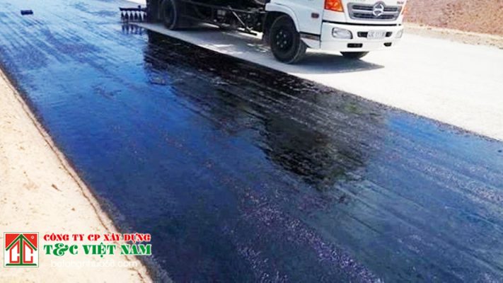 Ứng dụng của nhũ tương làm lớp dính bám trong thi công đường asphalt