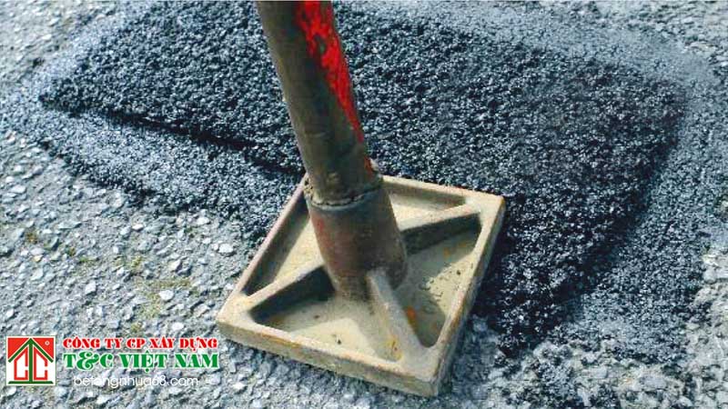 Vá sửa bằng asphalt nhựa nguội