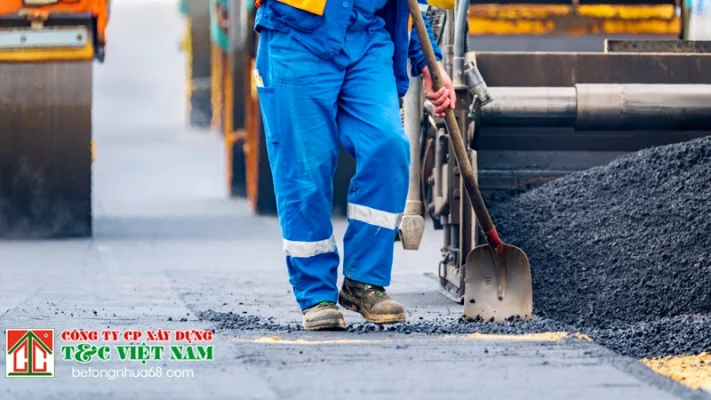 Công thức để biết được 1 tấn bê tông nhựa nóng thảm được bao nhiêu m2 dày 5cm