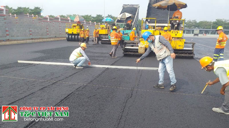 liên hệ đội ngũ thi công thảm bê tông nhựa nóng giá rẻ