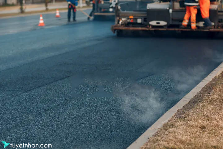 Quy trình thi công lớp bê tông asphalt tạo nhám
