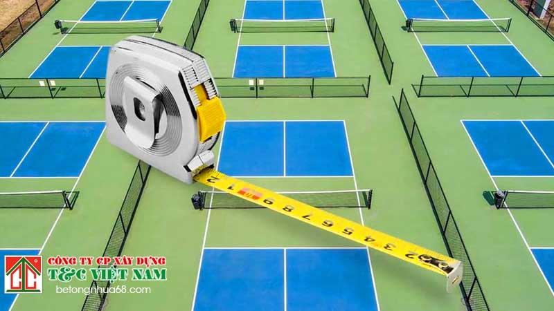 Các khu vực trong và ngoài của sân thi đấu chuẩn
