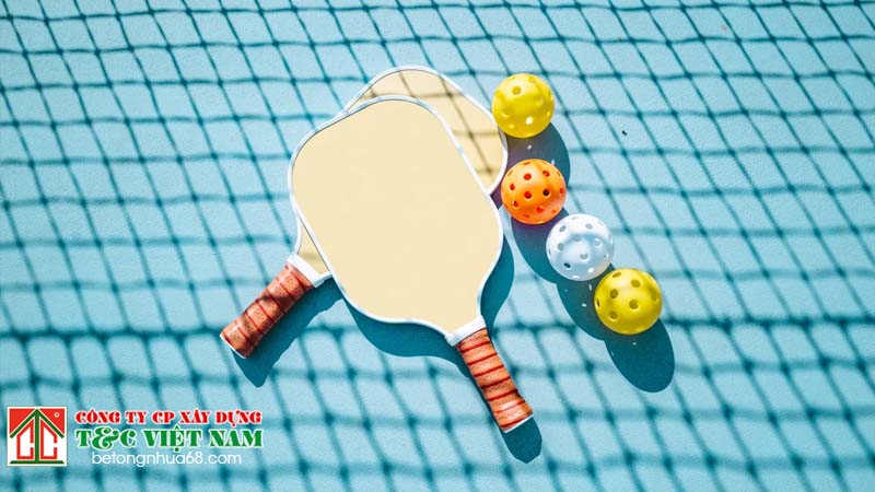 giá thi công sân thể thao dao động vì đâu?