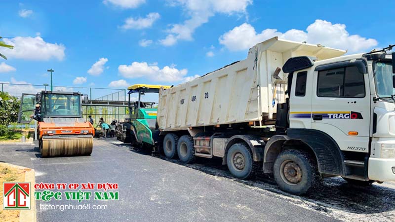 quy trình của T&C việt nam rải thảm asphalt vô cùng chuyên nghiệp