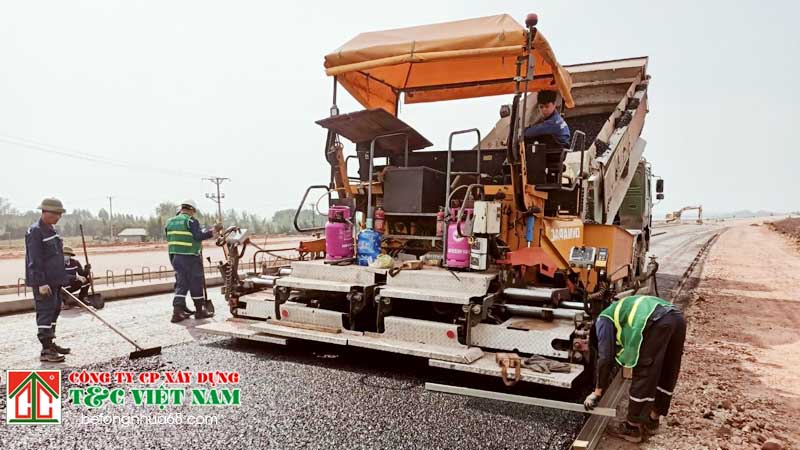 Ưu điểm dòng máy rải thảm bê tông nhựa bánh lốp