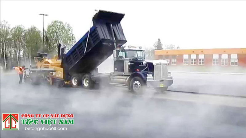 Dừng thi công thảm bê tông nhựa nóng tại hà nội khi gặp trời mưa