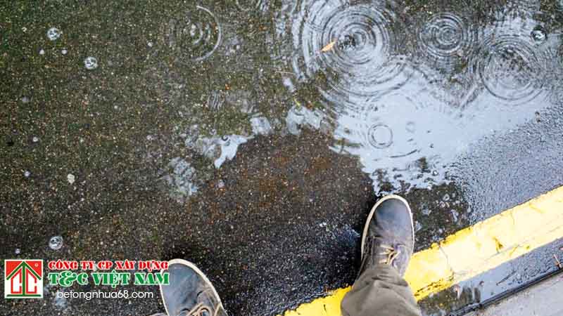 giải đáp thắc mắc khi thi công bê tông nhựa gặp trời mưa