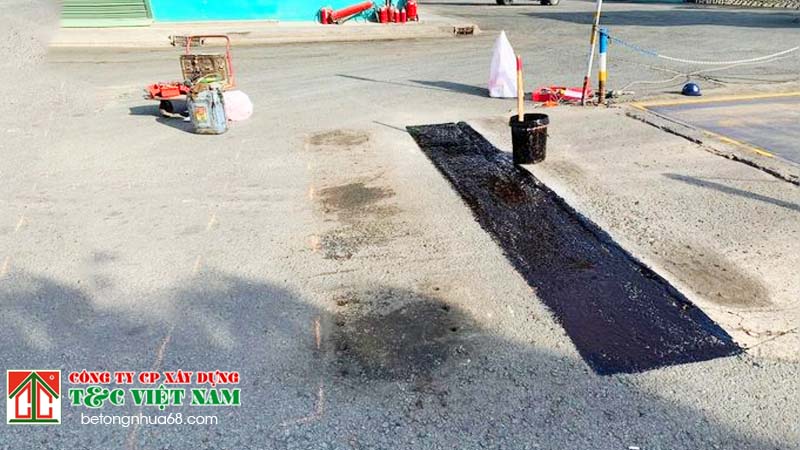 Các bước vá đường nhựa bằng asphalt nguội