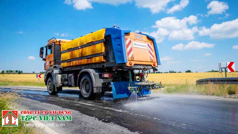 Làm mát mặt đường giúp hạn chế chảy nhựa