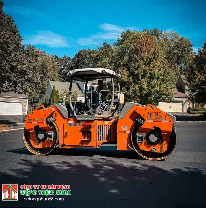 Vai trò của các loại xe lu trong thi công hạ tầng