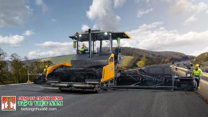 Tầm quan trọng của việc lái máy rải thảm an toàn