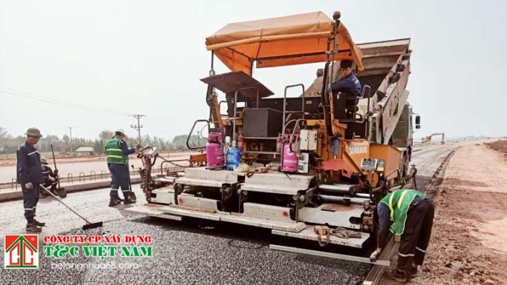 Các thiết bị thi công bê tông nhựa nóng gồm những gì?