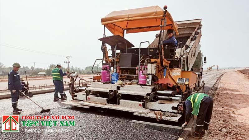 Các thiết bị thi công bê tông nhựa nóng gồm những gì?